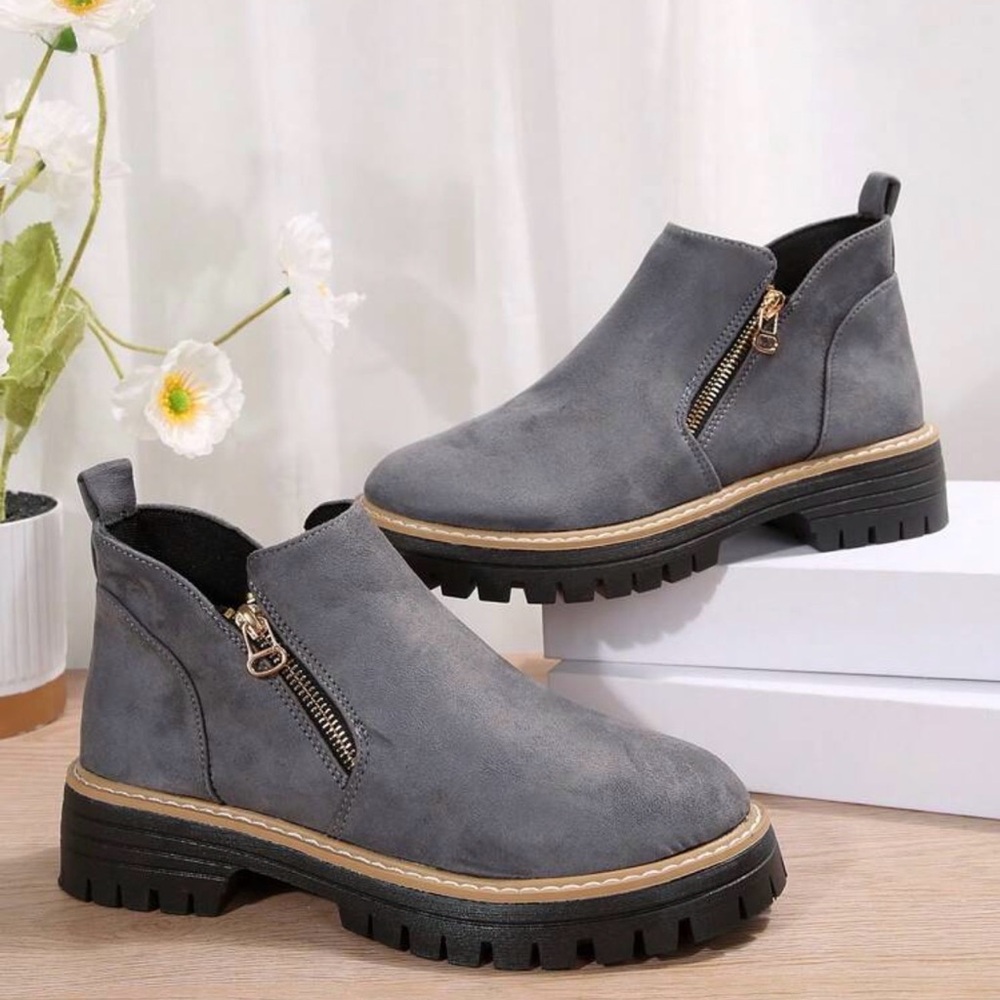 Stylish Gray Suede Ankle Boots with Zipper Size 9 NEW